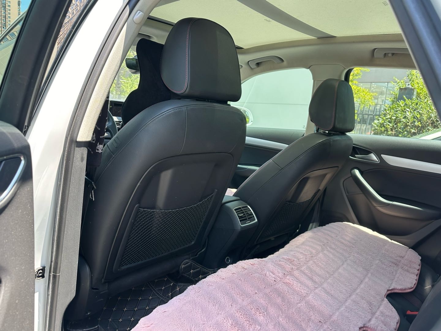 2019 car image #11