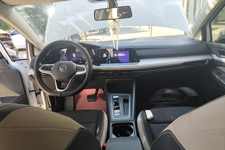 Volkswagen Golf 2022 car image #10
