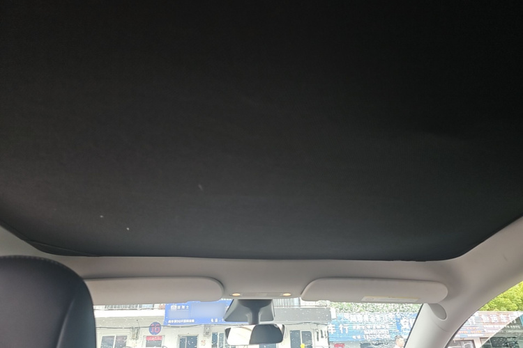 Tesla Model Y 2021 immagine di auto #18