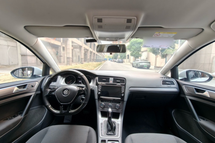 Volkswagen Golf 2016 car image #13