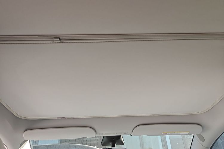 Tesla Model Y 2023 immagine di auto #18