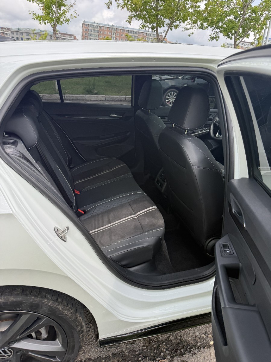 Volkswagen Golf 2023 #10 Volkswagen Golf 2023 car image #10