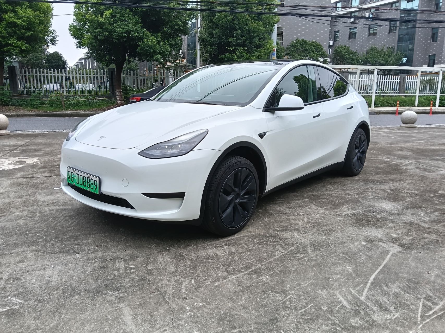 Tesla Model Y 2024 car image #2