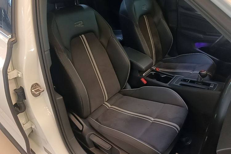 Volkswagen Golf 2024 car image #24