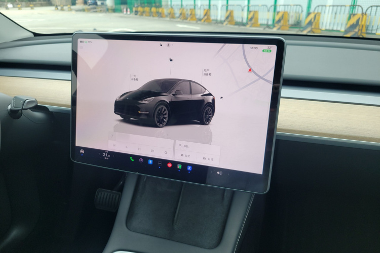 Tesla Model Y 2022 car image #20