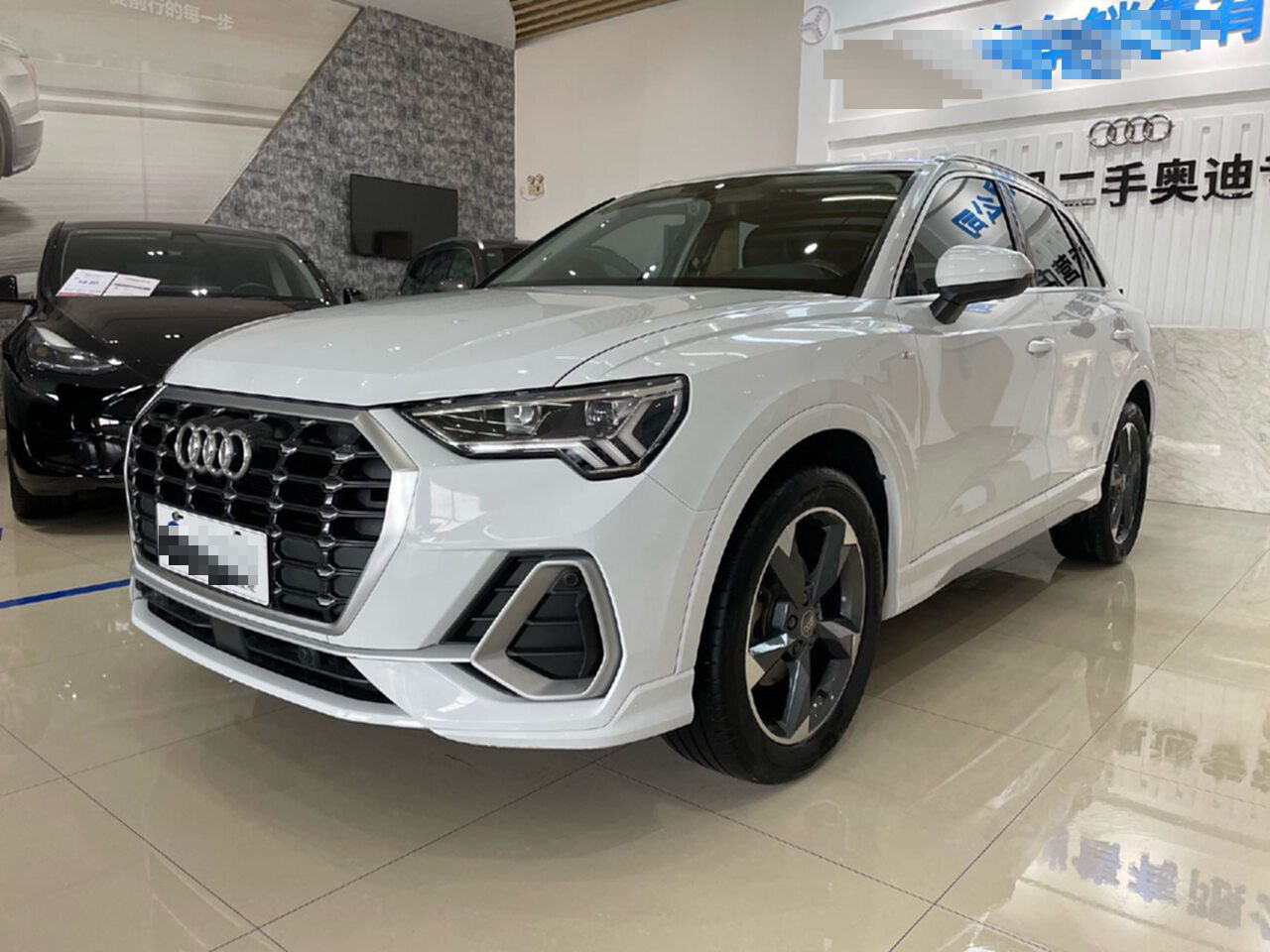 Audi Q3 2021 car image #2