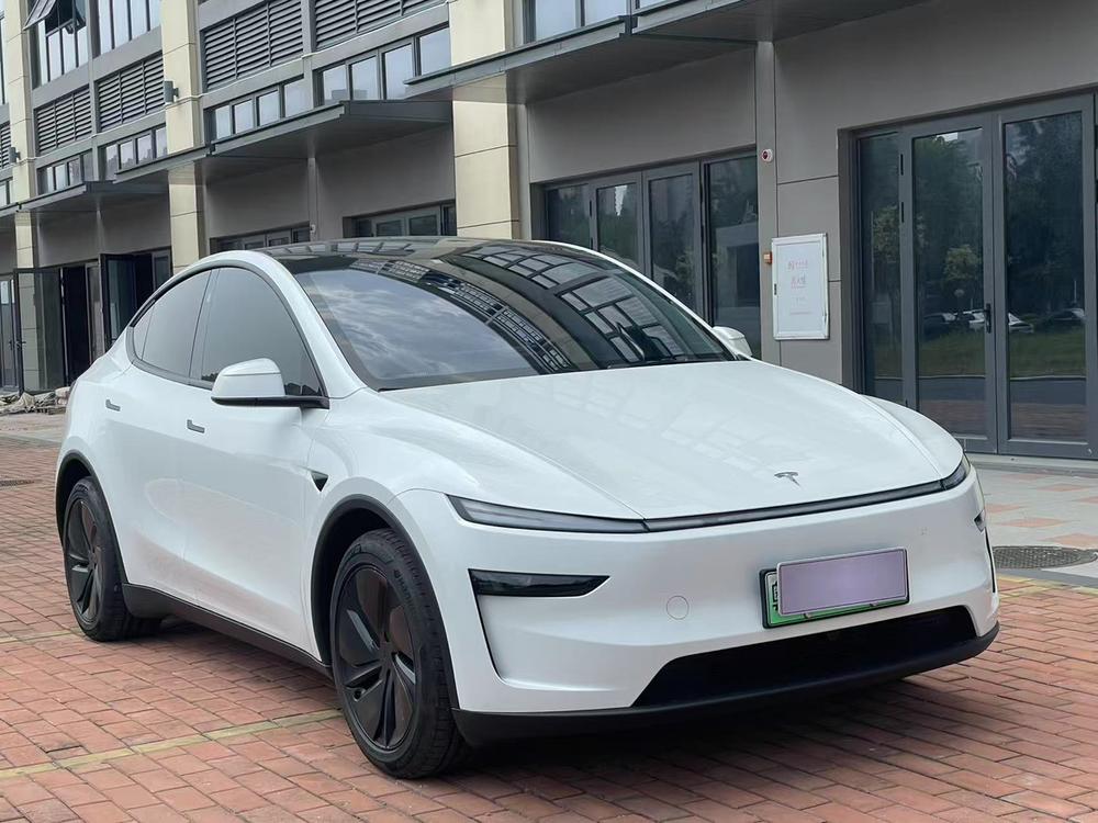 Tesla Model Y 2025 #3 Tesla Model Y 2025 car image #3