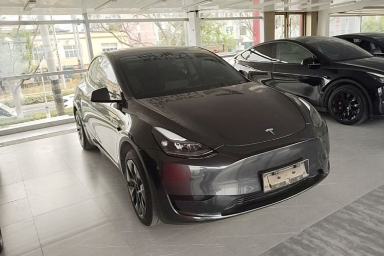 Tesla Model Y 2024 #4 Tesla Model Y 2024 car image #4