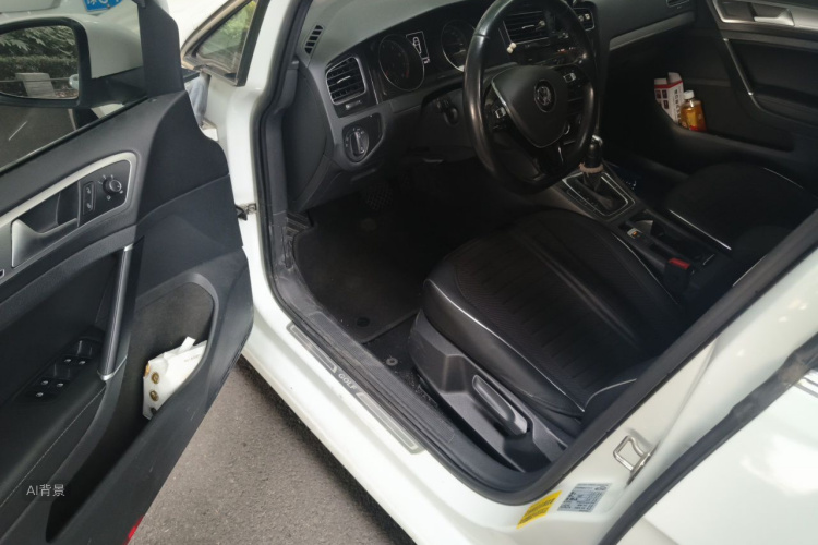 Volkswagen Golf 2020 car image #18