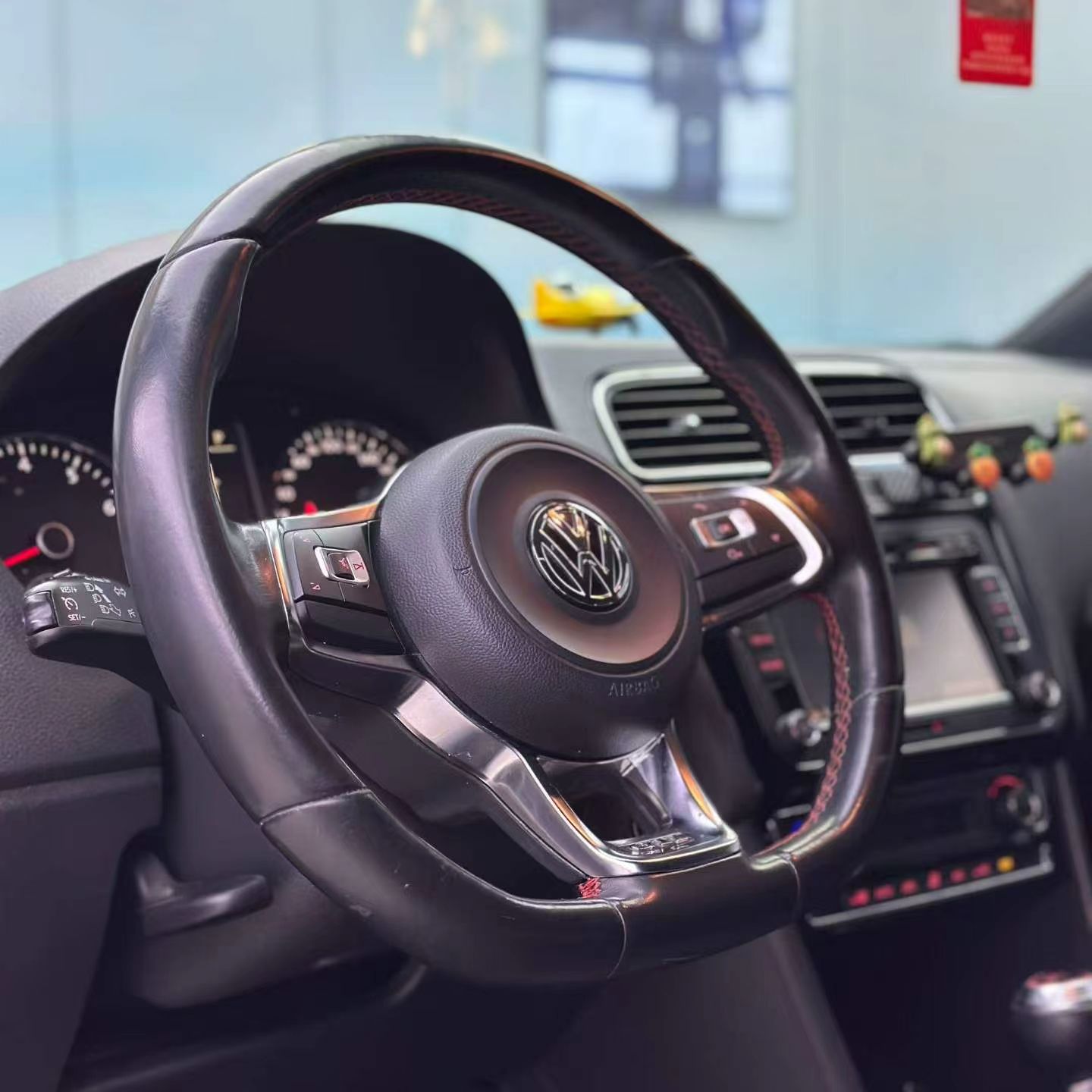 2015 car image #7