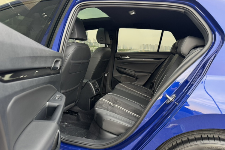 Volkswagen Golf 2021 car image #19