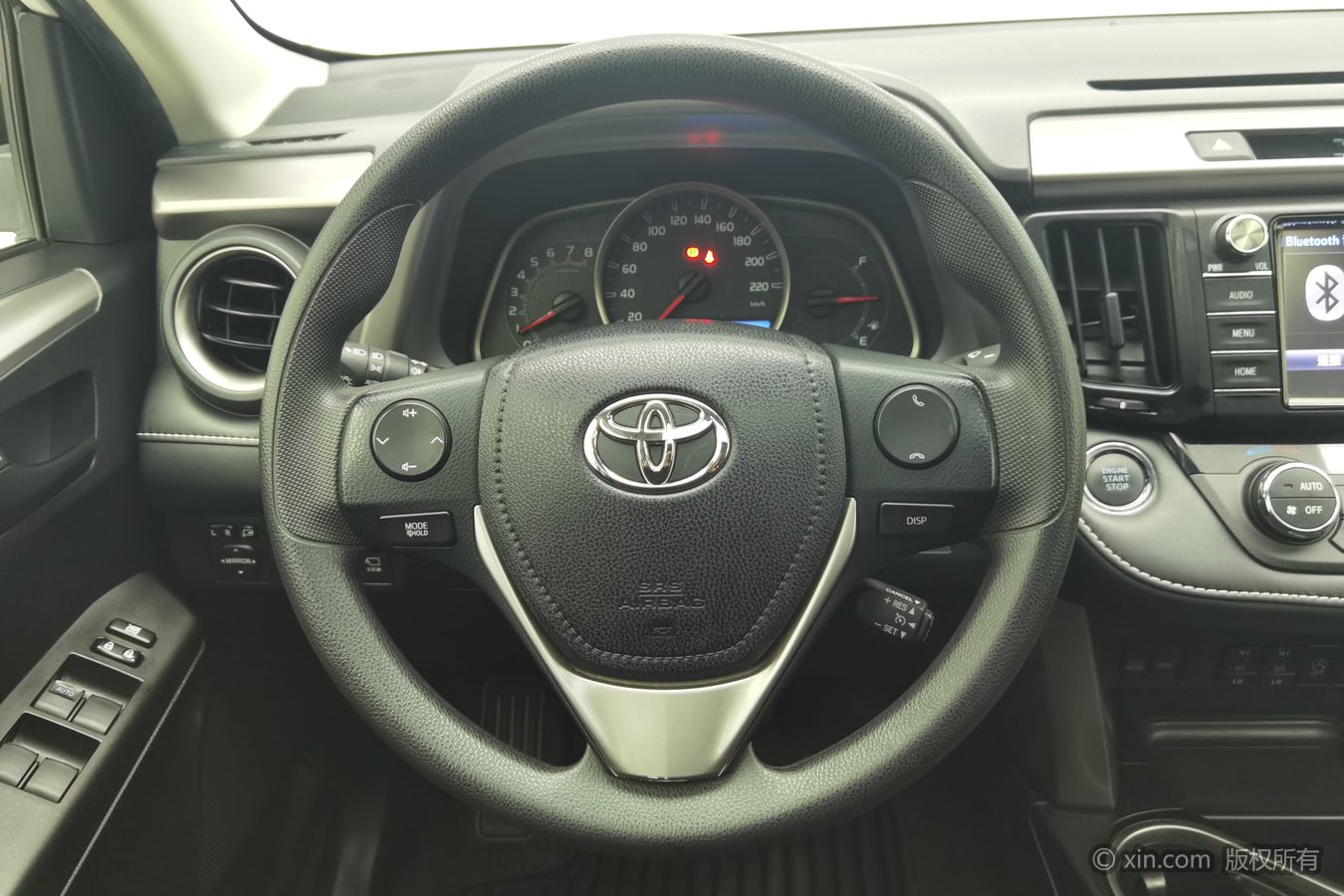 Toyota RAV4 2017 صورة سيارة #11