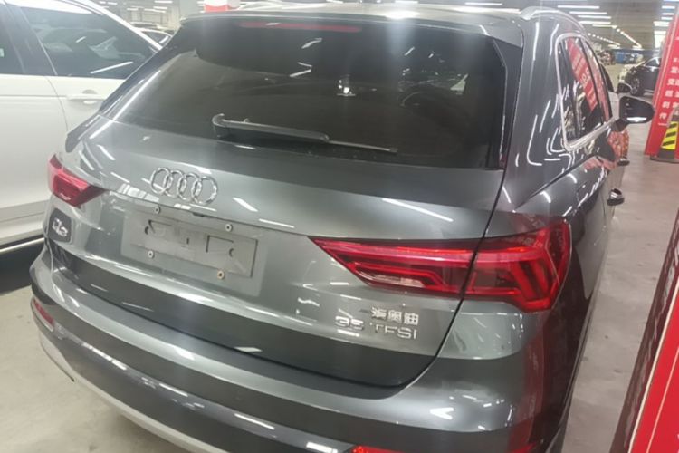 Audi Q3 2020 car image #7