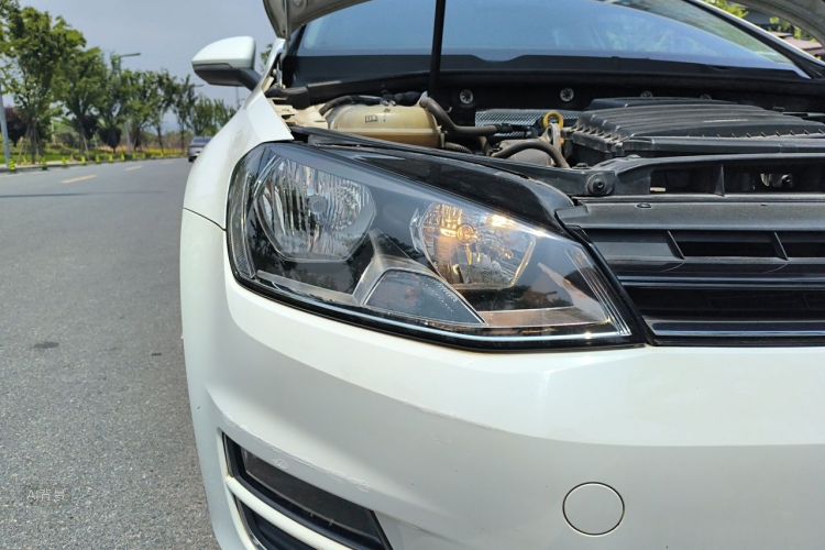 Volkswagen Golf 2017 car image #8