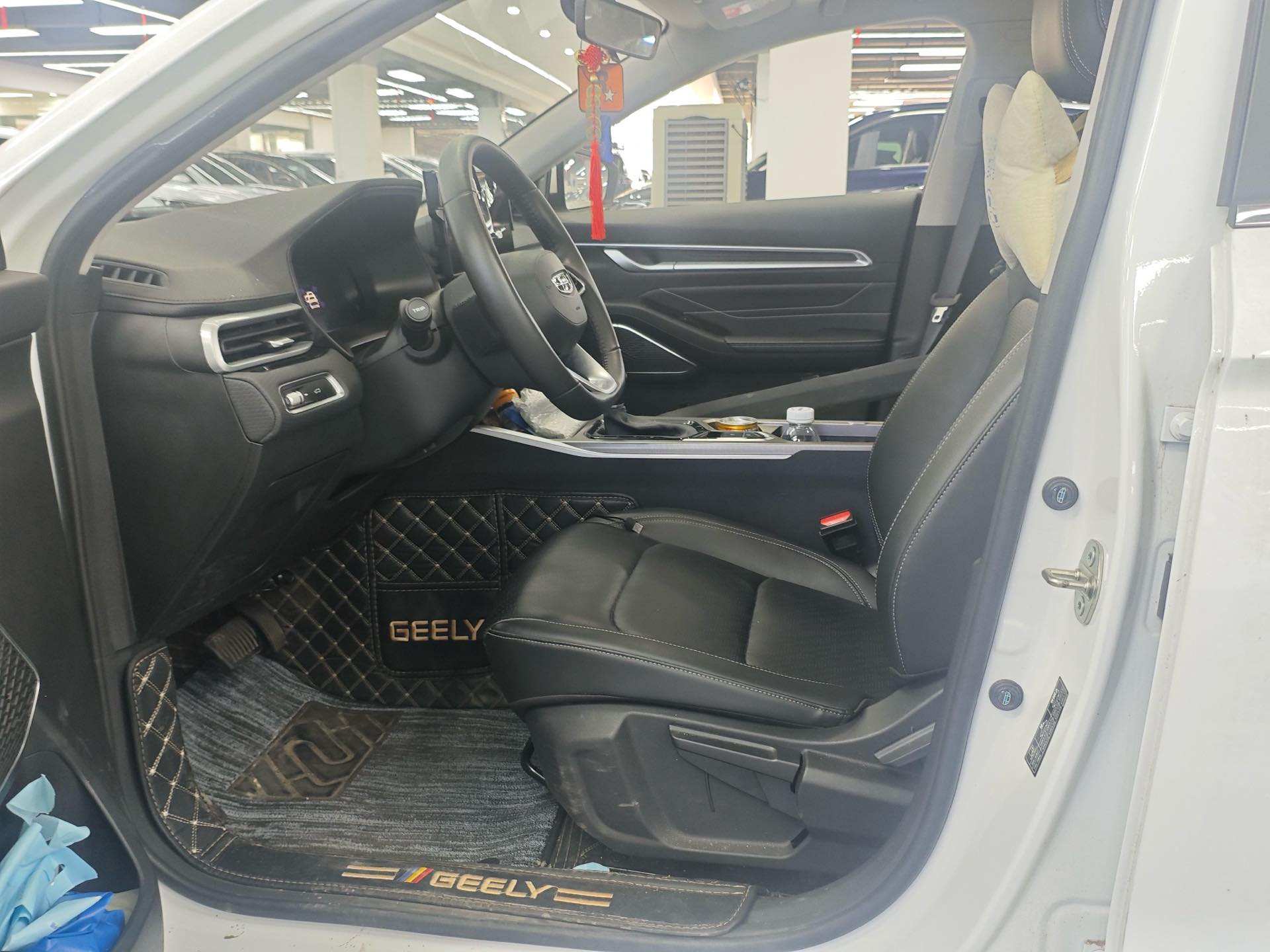 GEELY Emgrand 2023 #2 GEELY Emgrand 2023 car image #2