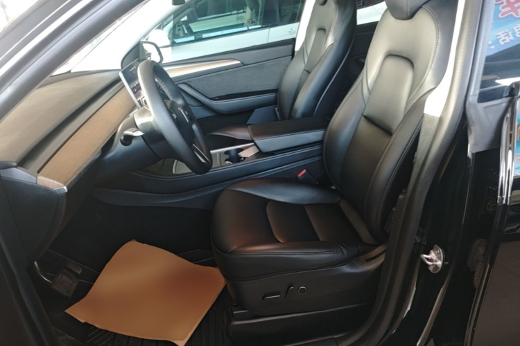 Tesla Model Y 2022 car image #15