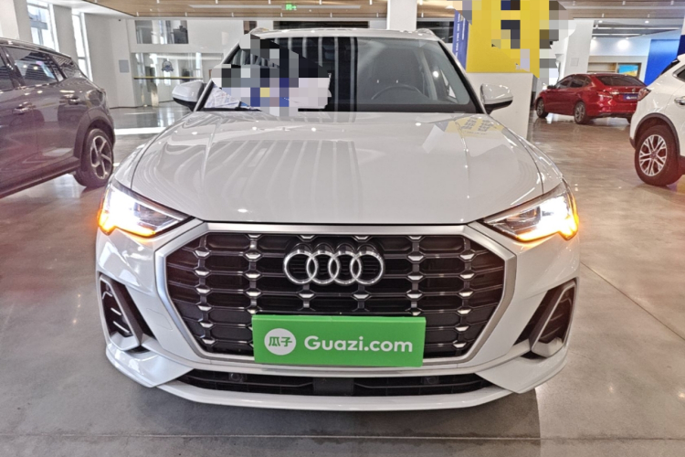 Audi Q3 2019 car image #3