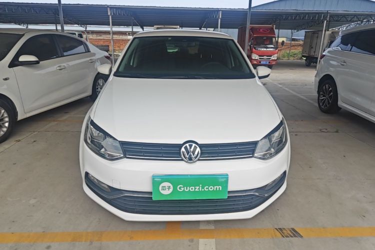 Volkswagen Polo 2015 car image #3