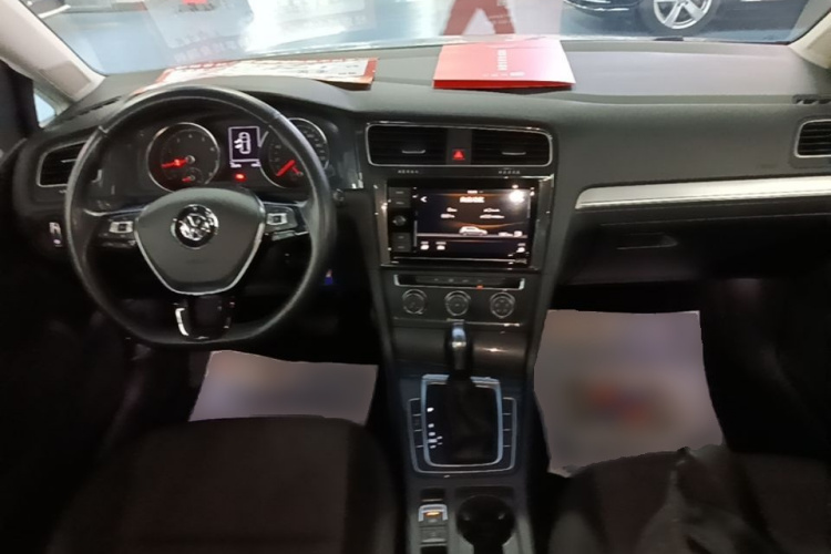 Volkswagen Golf 2019 car image #11
