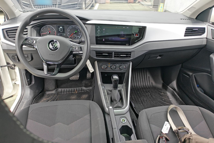 Volkswagen Polo 2022 car image #10