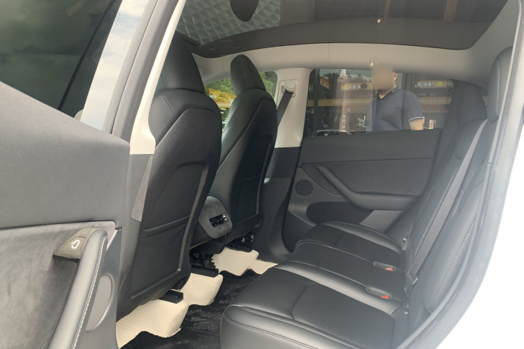 Tesla Model Y 2023 #9 Tesla Model Y 2023 صورة سيارة #9