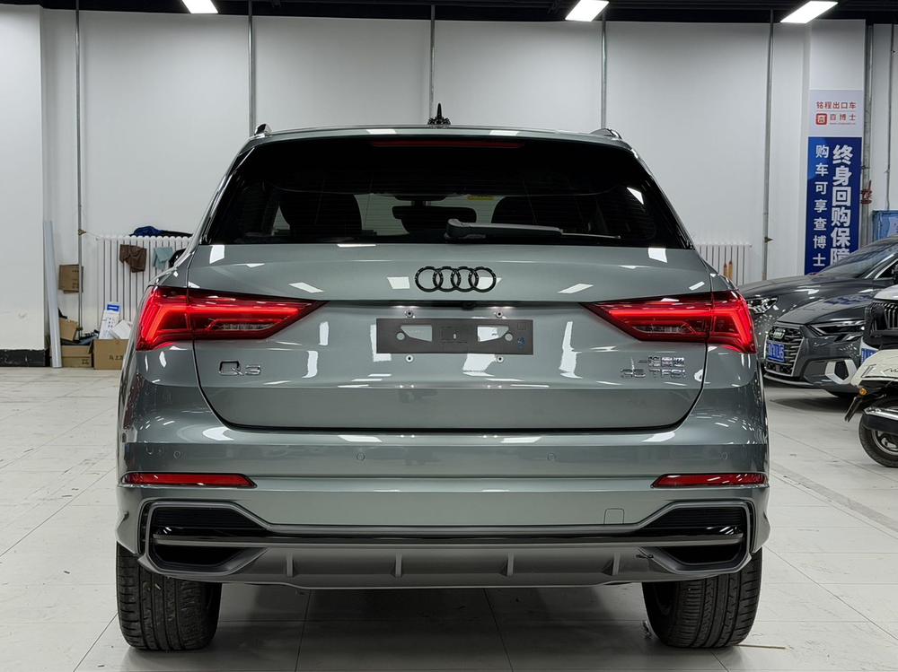 Audi Q3 2022 car image #5