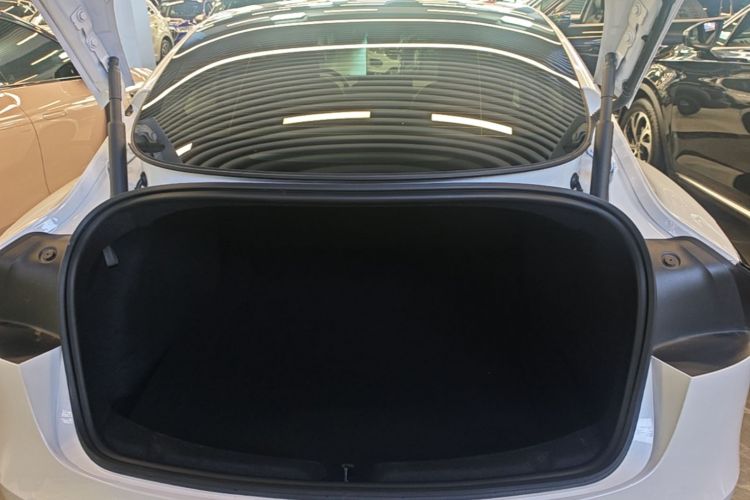 Tesla Model 3 2025 car image #19