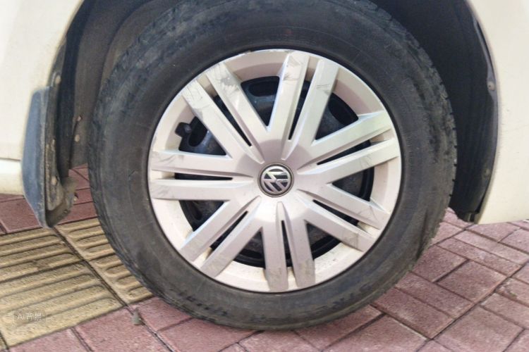 Volkswagen Polo 2015 car image #9