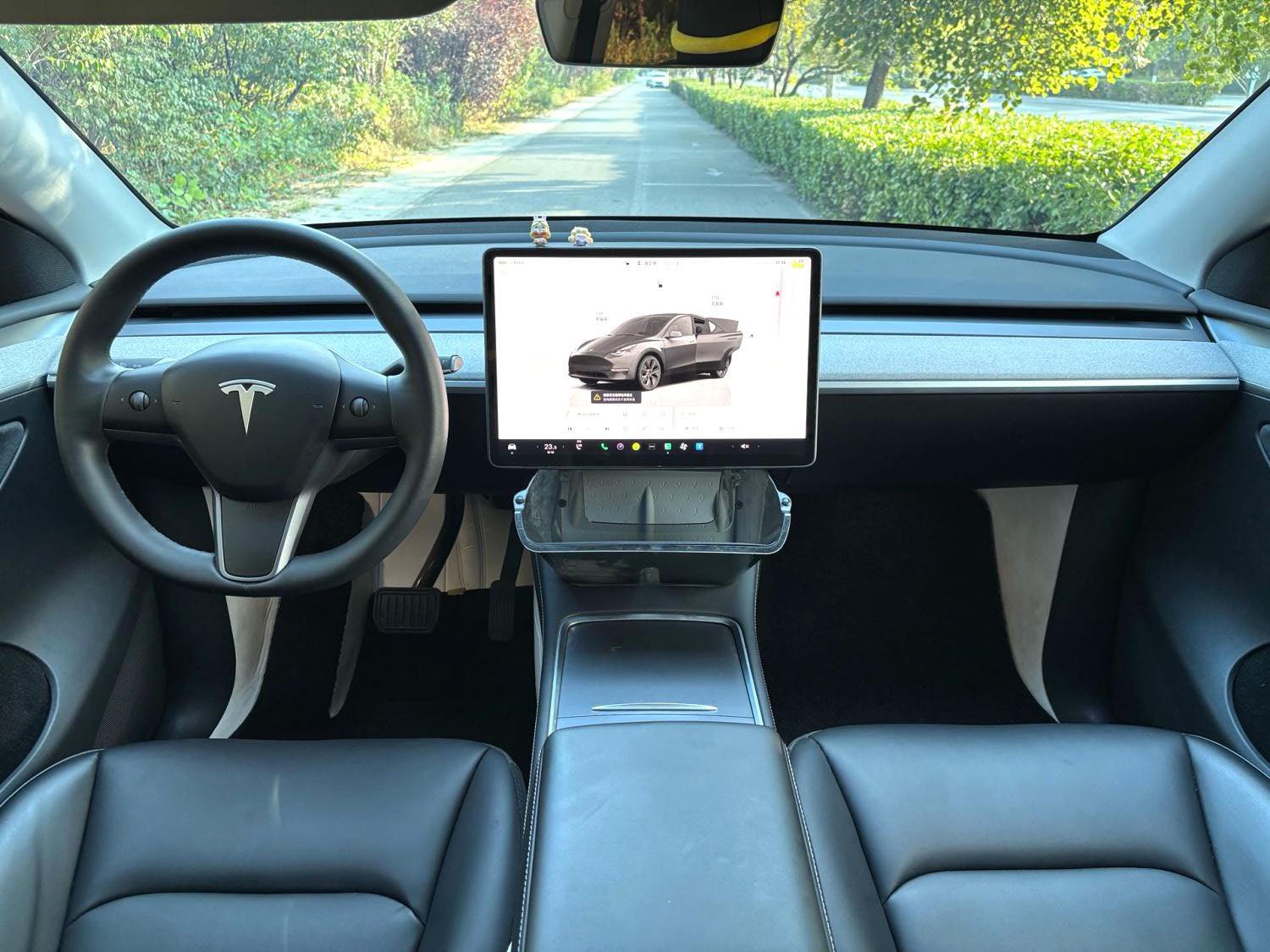 Tesla Model Y 2024 #4 Tesla Model Y 2024 car image #4