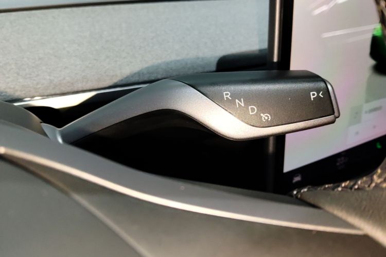 Tesla Model Y 2023 car image #14