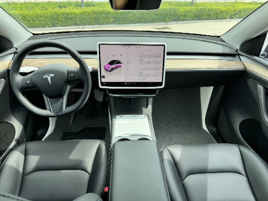 Tesla Model Y 2023 #5 Tesla Model Y 2023 car image #5