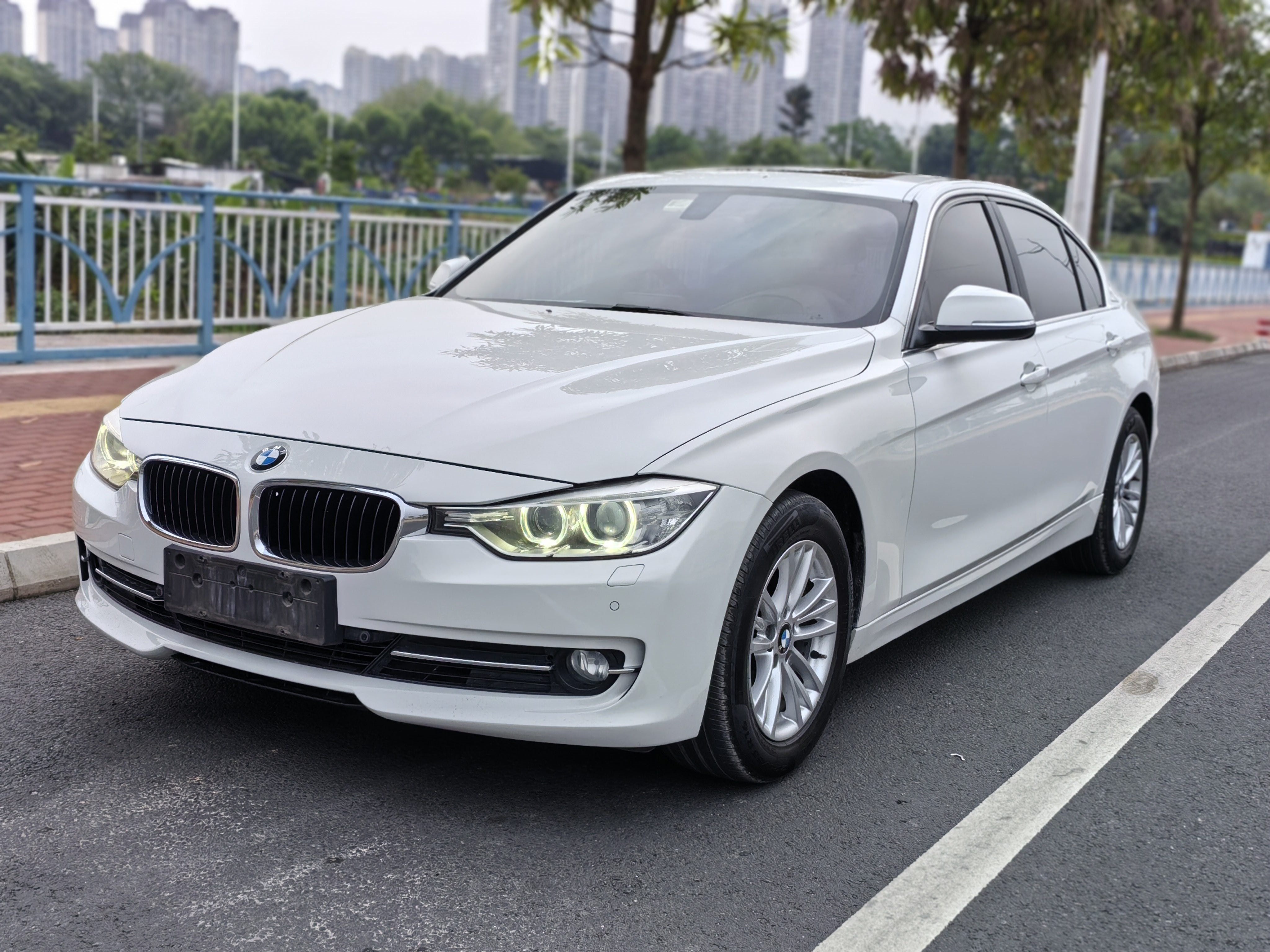 BMW 3 Series 2013 car image 
