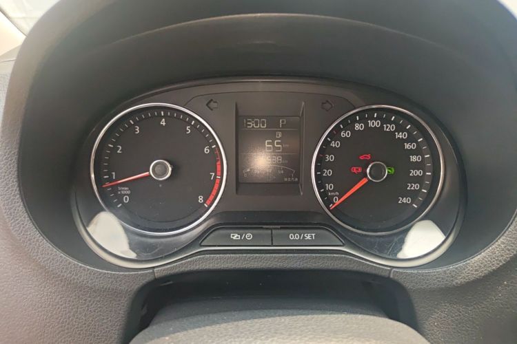 Volkswagen Polo 2018 car image #12
