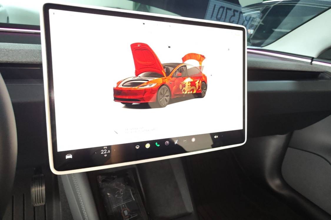 Tesla Model 3 2024 car image #16