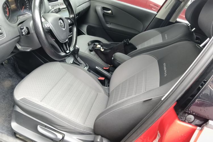 Volkswagen Polo 2015 car image #15