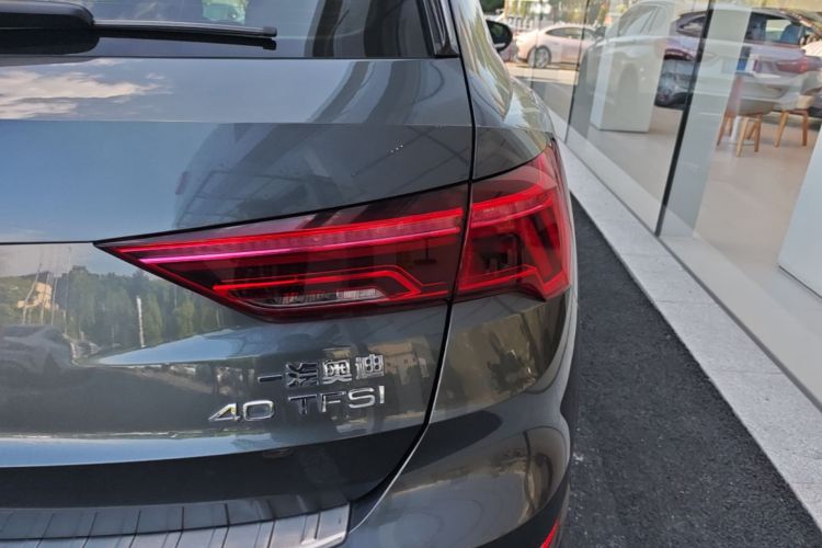 Audi Q3 2019 #8 Audi Q3 2019 car image #8