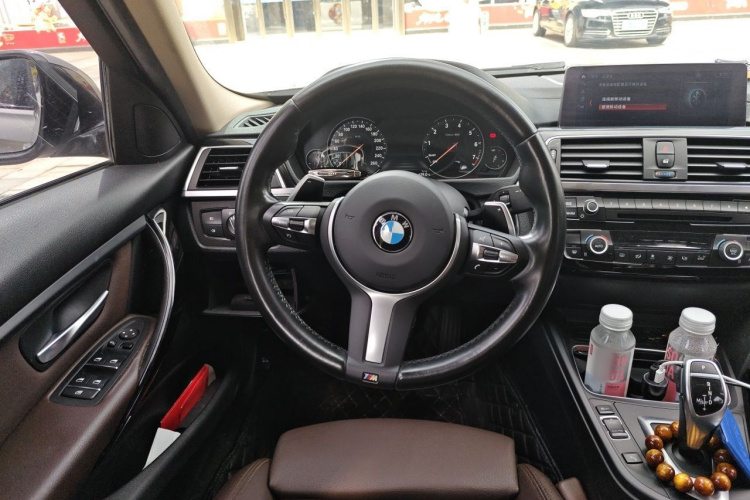 BMW 3 Series 2018 car image #15