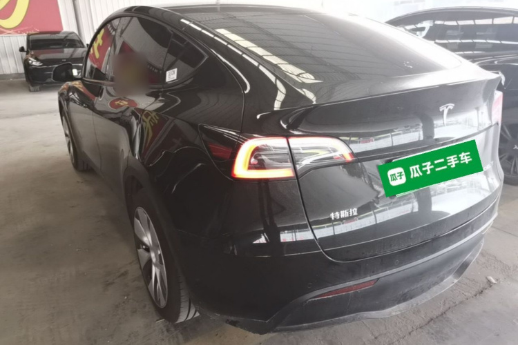 Tesla Model Y 2023 car image #5