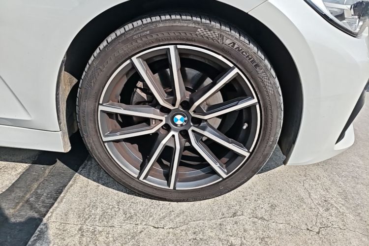 BMW 3 Series 2022 #9 BMW 3 Series 2022 car image #9