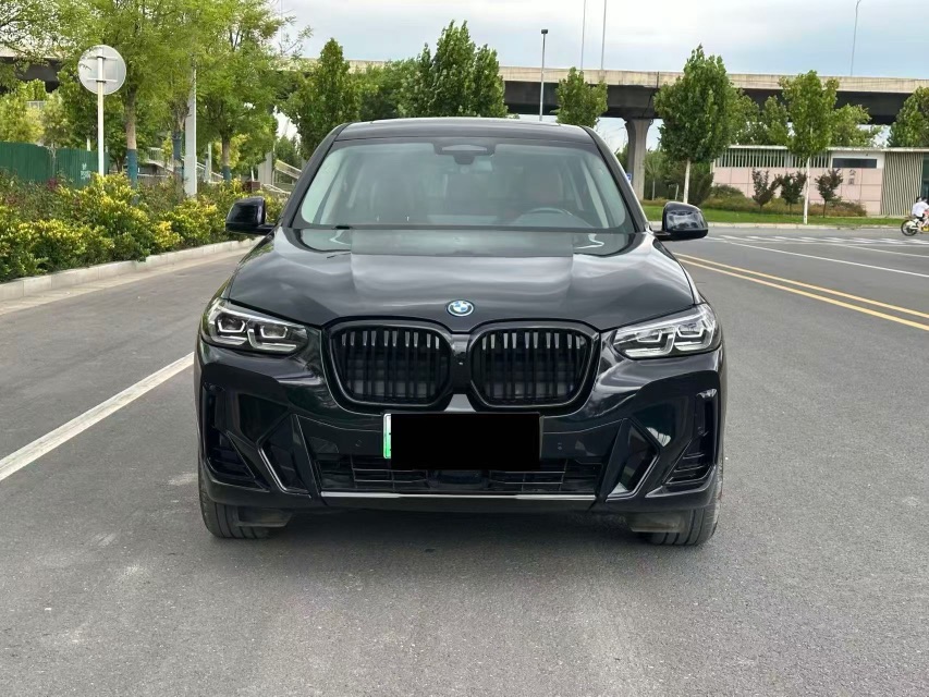 BMW iX3 2023 car image #2