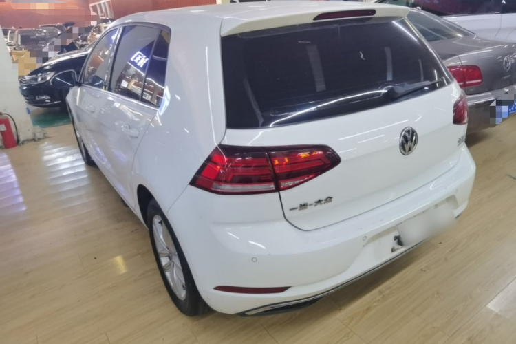 Volkswagen Golf 2018 car image #7