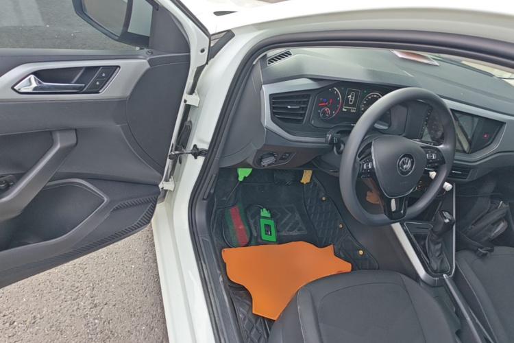 Volkswagen Polo 2021 car image #16