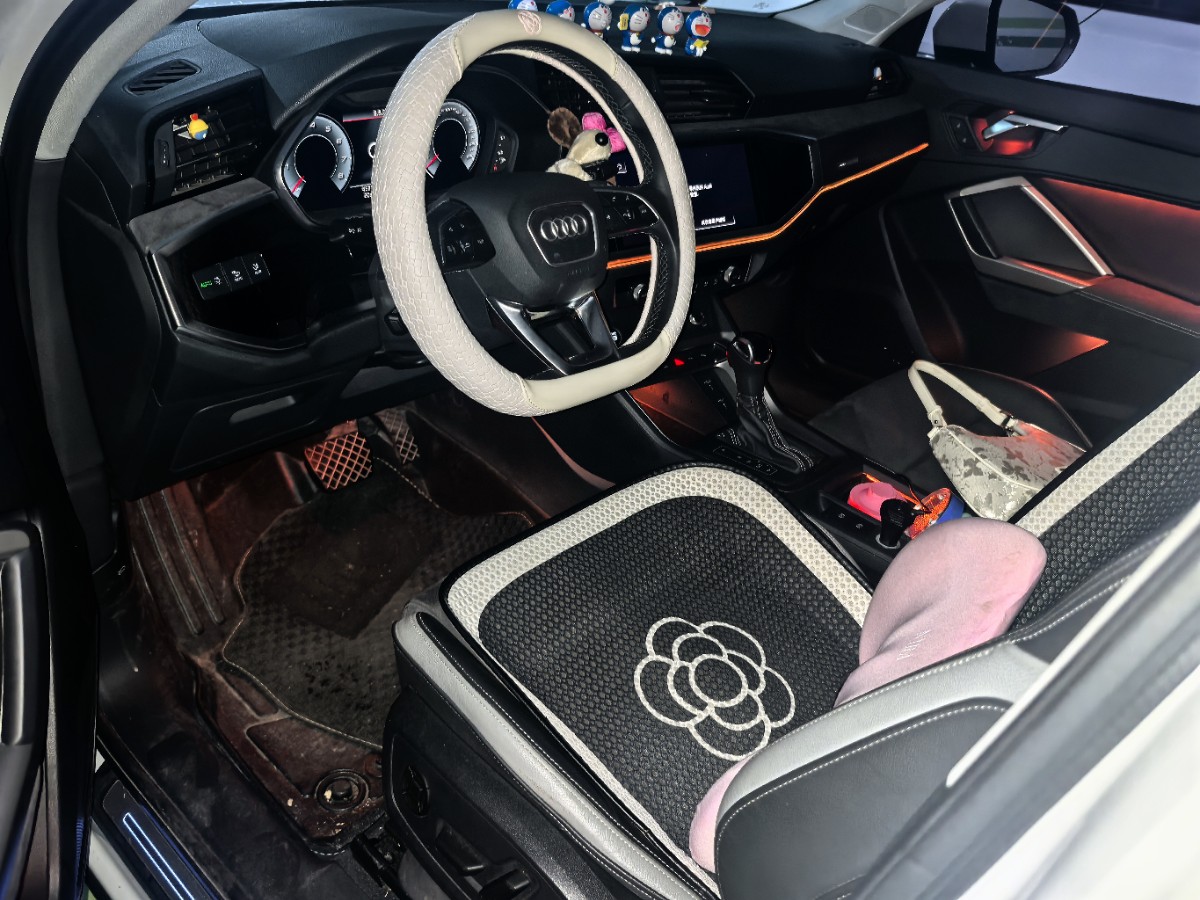 Audi Q3 2023 car image #3