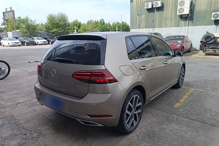 Volkswagen Golf 2018 car image #7