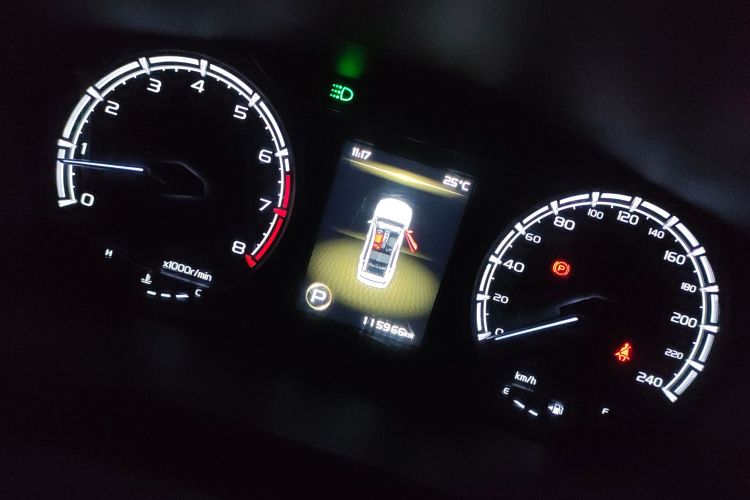 GEELY Vision X6 2020 immagine di auto #12