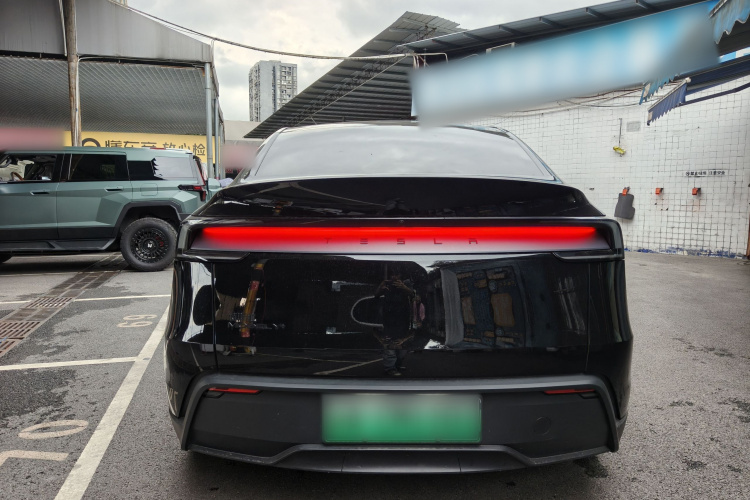 Tesla Model Y 2026 #6 Tesla Model Y 2026 car image #6