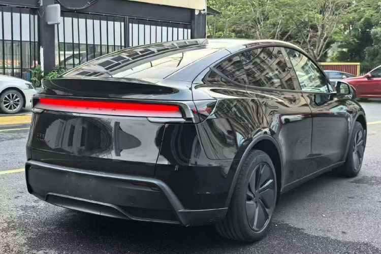 Tesla Model Y 2026 car image #7