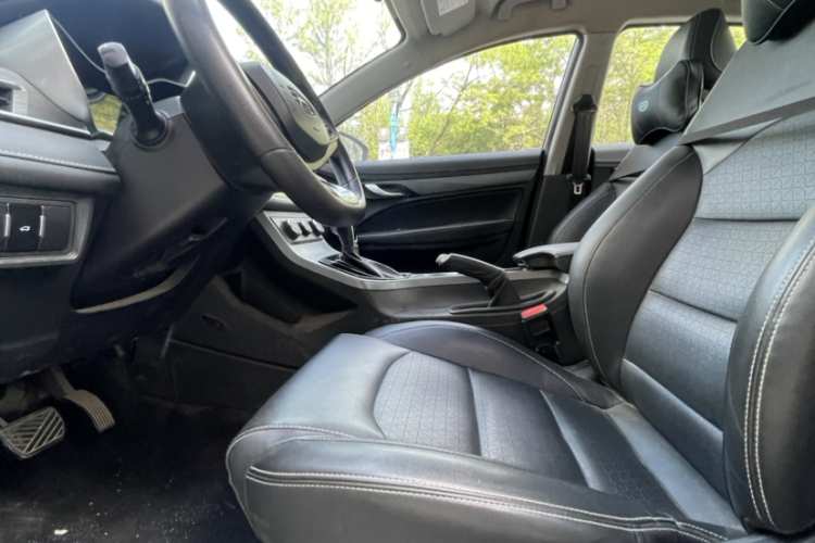 GEELY Emgrand 2021 car image #11