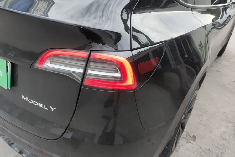 Tesla Model Y 2023 car image #8