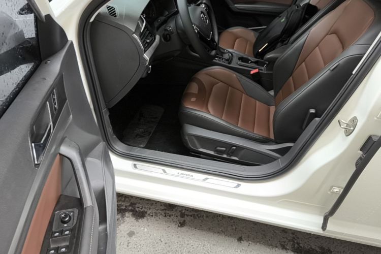 Volkswagen Lavida 2019 car image #16